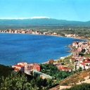 Rosas: the beach and the Pyrenees in the background
