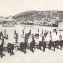 Åkare uppställda i Sundsvalls Hamn. Photo from 1900-talets b