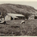 Skalsvallen, Vemdalsskaltes Högfjällshotell in background