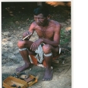 Indio piaora practicando un rito