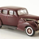 Packard super 8 Sedan, dark red 1940